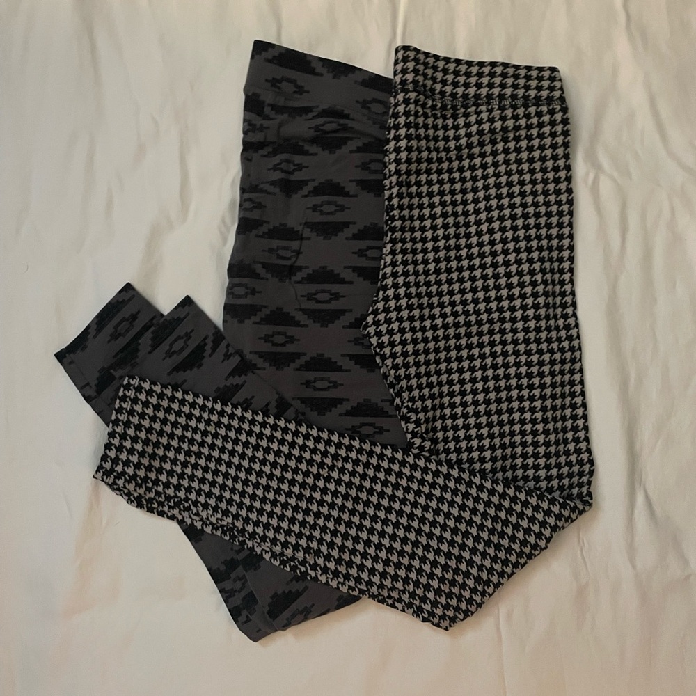 Set of 2 VS PINK Hounds Tooth and Tribal Leggings size small